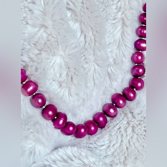 EUC Magenta 🩷💜Freshwater Pearl Necklace 18” - Picture 11 of 16